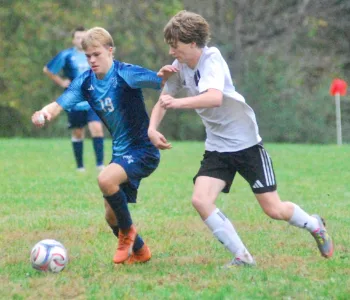 Catholic scores twice late to beat Ravenswood, 5-4